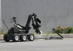 bomb-disposal-robot-in-street-e1533813337825